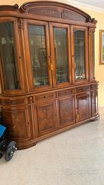 Credenza cristalliera classica