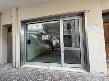 NEGOZIO A MONTEBELLUNA