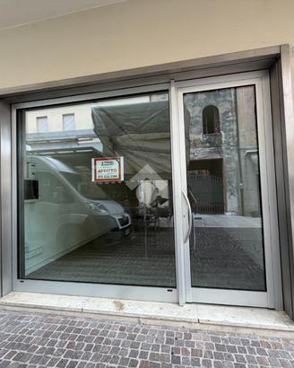NEGOZIO A MONTEBELLUNA