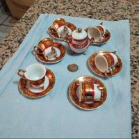 Servizio da thè, sakè o caffè in miniatura.