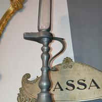 antica lampada lanterna in peltro con segnatempo