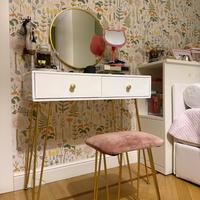 Toletta con specchio e sgabello