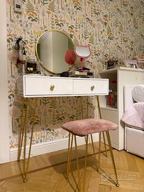 Toletta con specchio e sgabello