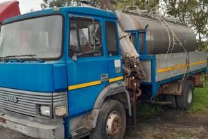 145/17 con gru e cisterna 8000 lt