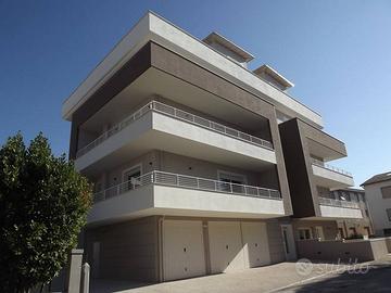 Appartamento di 115 m² con 5 locali e box auto a F