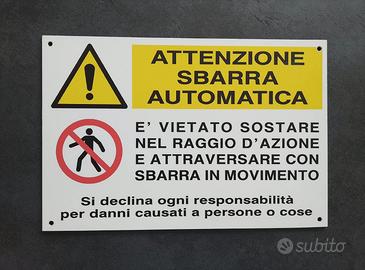 Cartello avvertenza sbarra automatica
