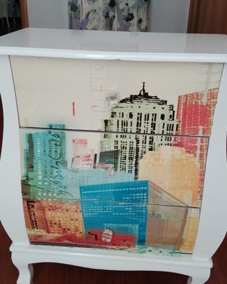 Comodino decorato