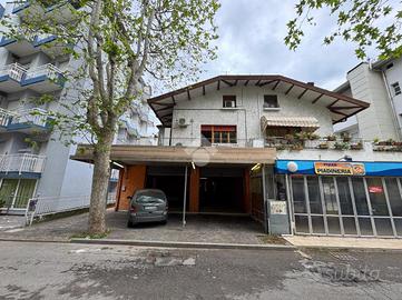 5 LOCALI A CATTOLICA