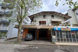 5 LOCALI A CATTOLICA
