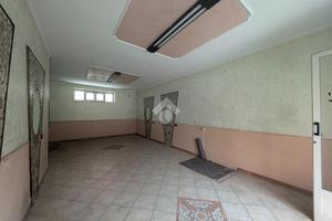 NEGOZIO A PORTICO DI CASERTA