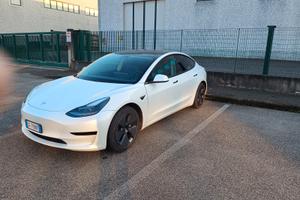 TESLA Model 3 - 2021