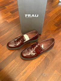 Scarpe in pelle lucida FRAU