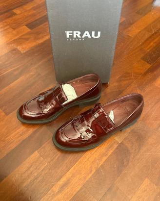 Scarpe in pelle lucida FRAU