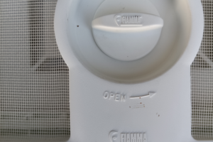 Finestra e zanzariera per tetto camper