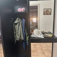 Mobile da ingresso con specchio