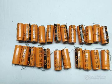 23 condensatori 2200 microF 16 V