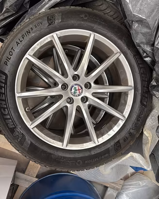 4 Cerchi in lega alfa stelvio con gomme invernali