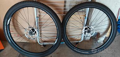 Ruote da 29" marca FIR. 