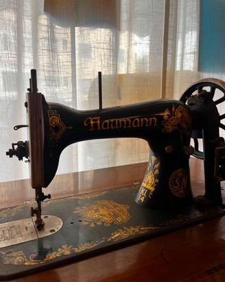 Macchina da cucire d'epoca Naumann con mobile