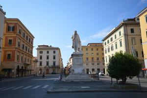 Fondo vicino P.zza Cavour