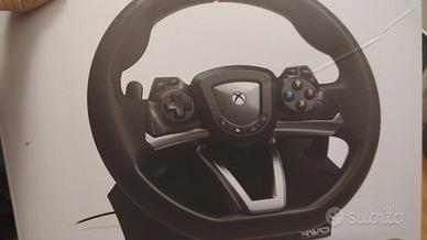 disponibile volante con pedali per la Xbox serie x