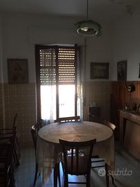 Palazzina con 2 appartamenti, e piano terra local