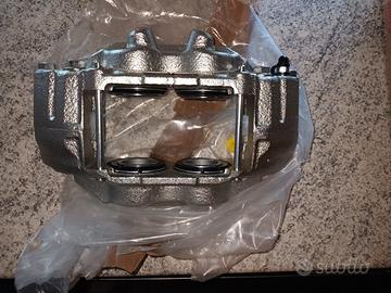 Pinza freno anteriore a 4 pistoni
