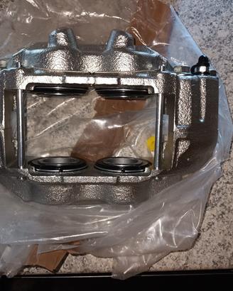 Pinza freno anteriore a 4 pistoni