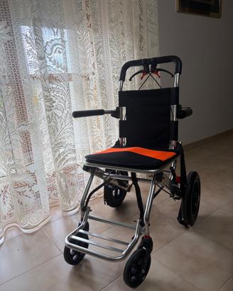 Sedia a rotelle pieghevole