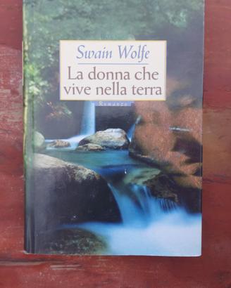 La donna che vive nella terra