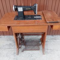 Macchina per cucire e mobile NECCHI