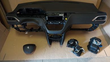 Peugeot 208  carbon anno 2016 airbag