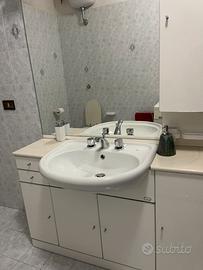 Bagno con mobile