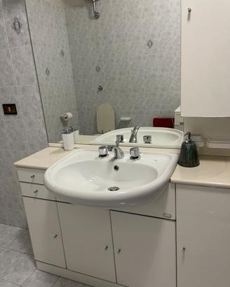 Bagno con mobile