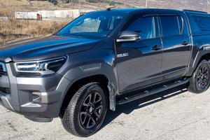 Toyota hilux invincible 2.8