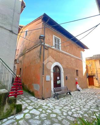 2 LOCALI A SELCI