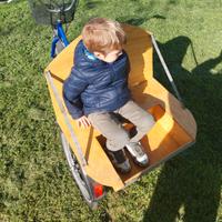 Triciclo porta bimbi cassapanca legno