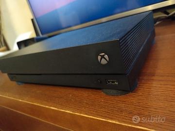 Xbox One X 1TB nero