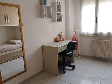 Stanza libera in via Budapest 9B