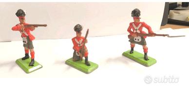 3 Soldatini Britains  Highlander Inglesi 1:32