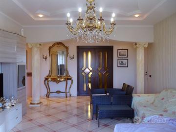 Appartamento di 4 vani con posto auto ad Afragola