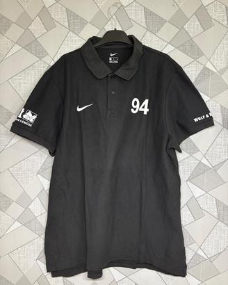 Polo Nike nera swoosh ricamato numero 94 stampe