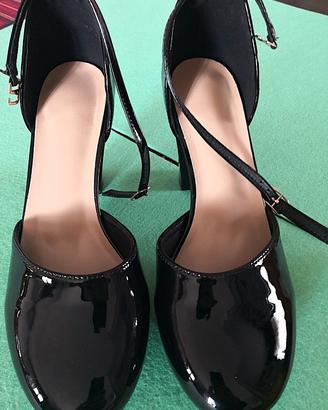 Scarpa elegante donna nr. 39 Nuova in vernice nera
