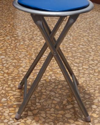 Sgabello con fermo di sicurezza
