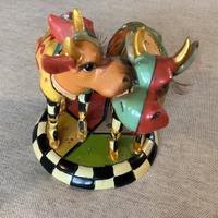 Simpatiche mucche coloratissime con ciglia