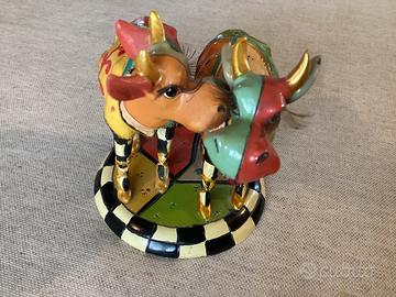 Simpatiche mucche coloratissime con ciglia