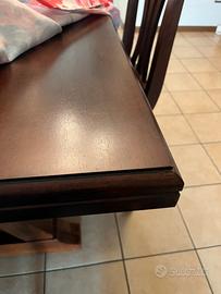 Tavolo in LEGNO con 8 sedie
