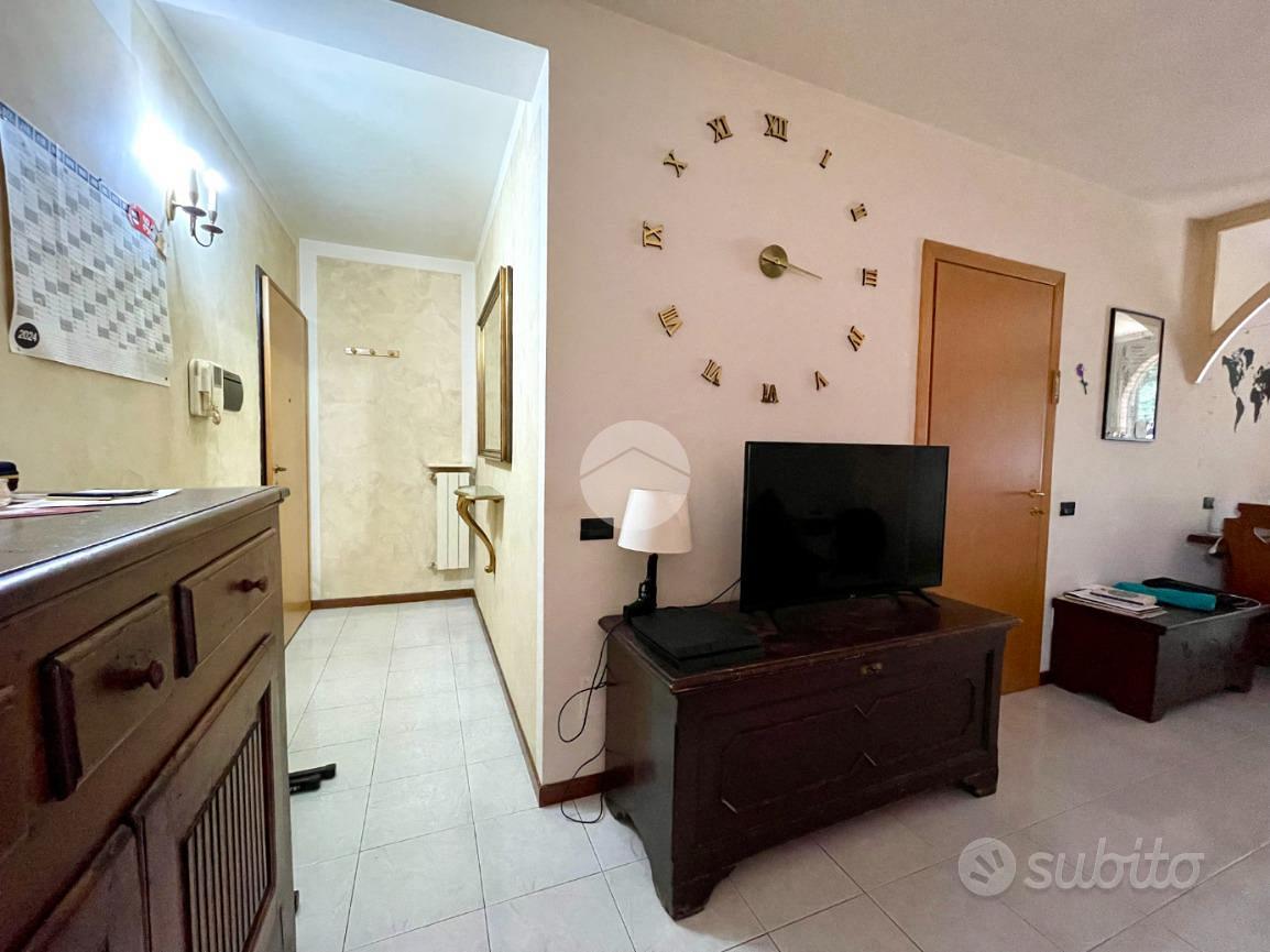 2 LOCALI A PALAZZOLO SULL'OGLIO - Vista 4