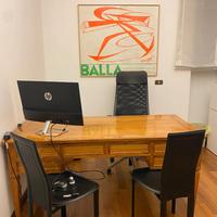 Scrivania in legno d'ulivo