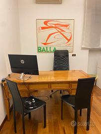 Scrivania in legno d'ulivo